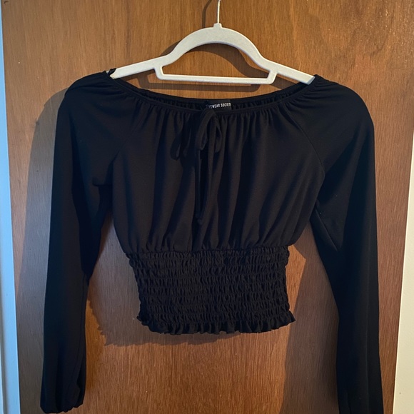 Black off shoulder shirt! - Picture 2 of 2
